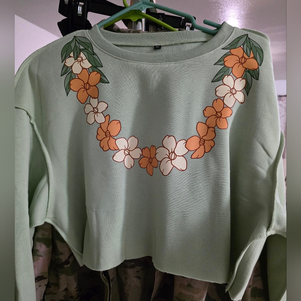 Puakenikeni Crop Sweatshirt